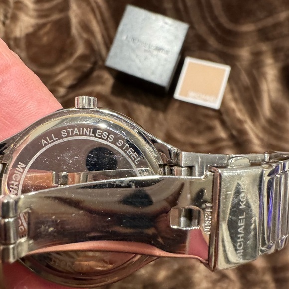 Michael Kors Iridescent watch. See pics for signs of wear. Needs battery - Picture 9 of 13